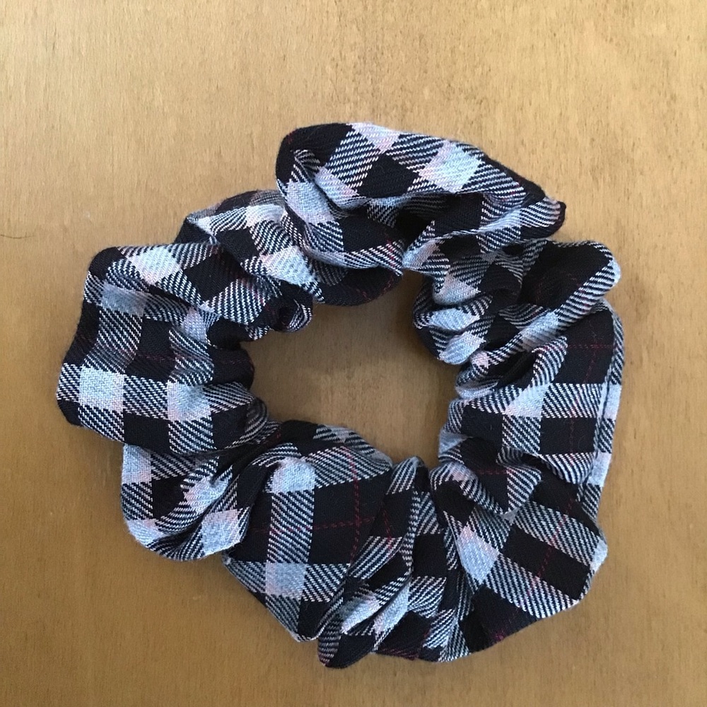 Women’s Polo/Scrunchie Bundle - Picture 11 of 11